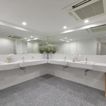 Tiang Capsule Hostel Bangkok Exterior photo
