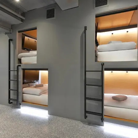 Tiang Capsule Hostel Bangkok Exterior photo